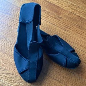 Like new! Size 10W fisherman sandals. Black! Comfy